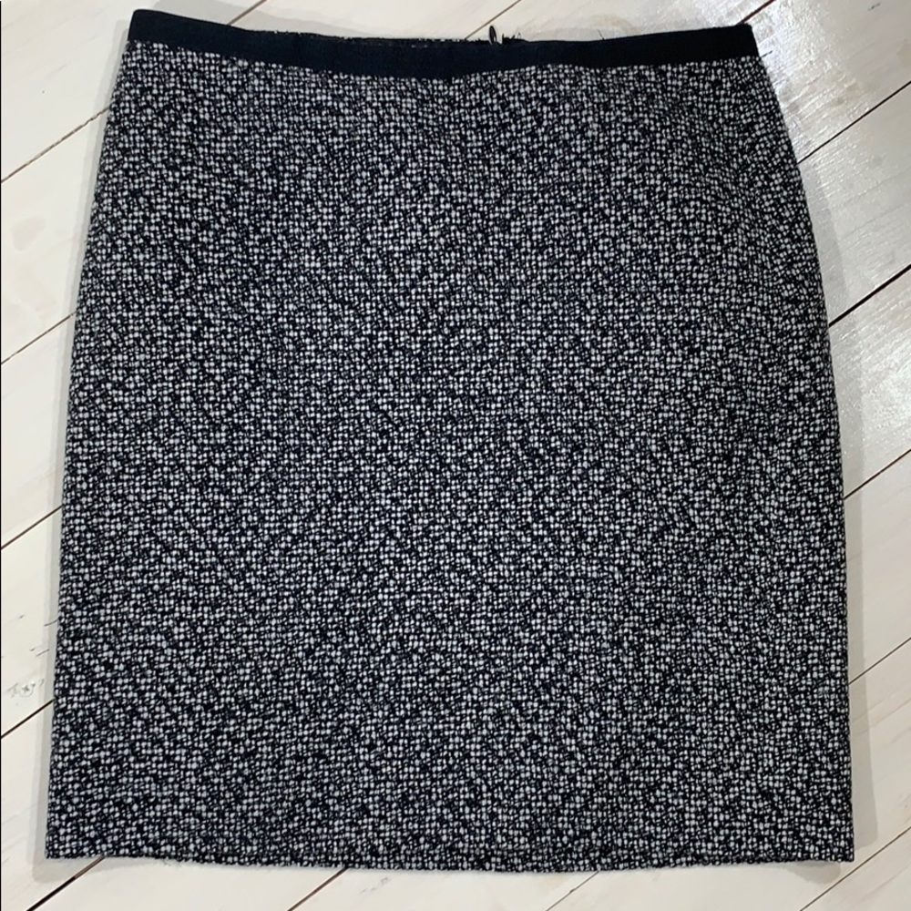 Ann Taylor Textured Black White Pencil skirt Sz 6